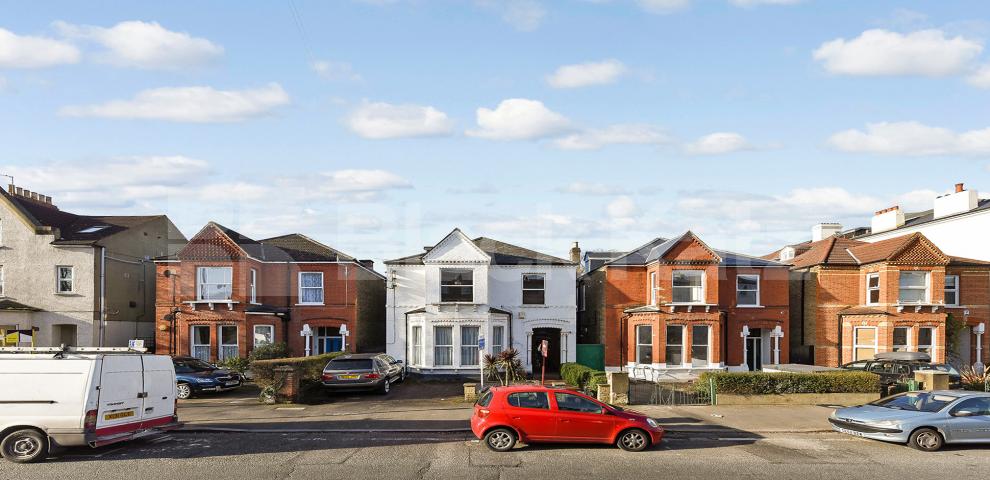 			NEW INSTRUCTION , 2 Bedroom, 1 bath, 1 reception Apartment			 Rosendale Road, West Dulwich